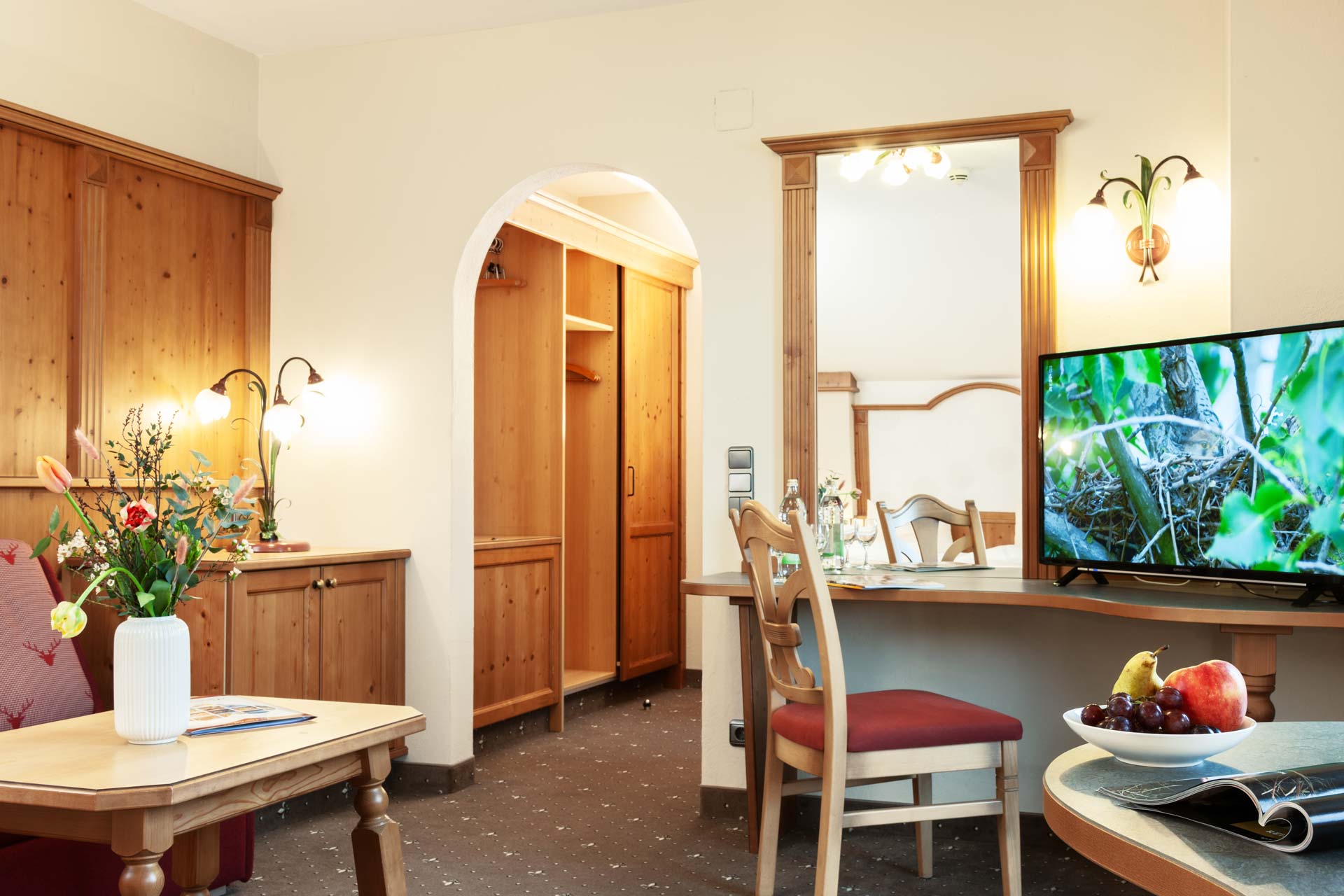 Abbildung eines geräumigen Familienzimmers im Haupthaus des Hotels zur Post Rohrdorf