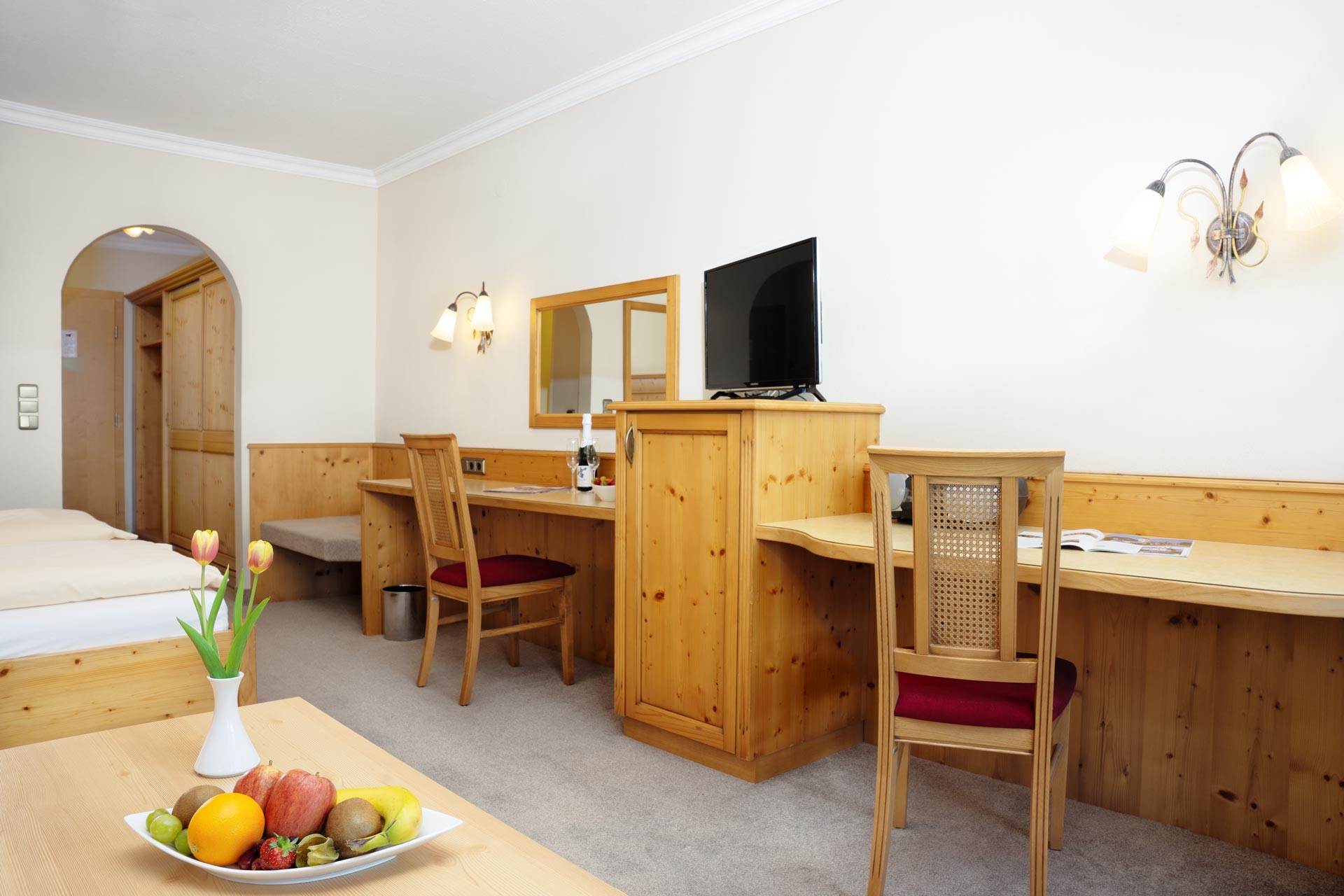 Abbildung eines geräumigen Familienzimmers im Haupthaus des Hotels zur Post Rohrdorf